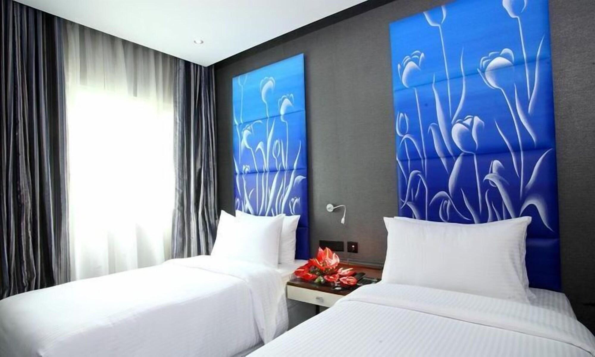 The Spring Hotel Chennai Exterior photo